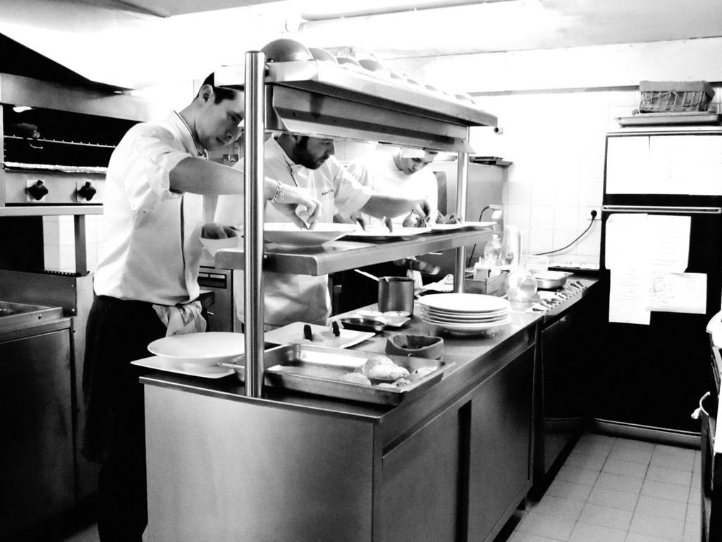 Hotel Restaurant De La Marne パンポル エクステリア 写真