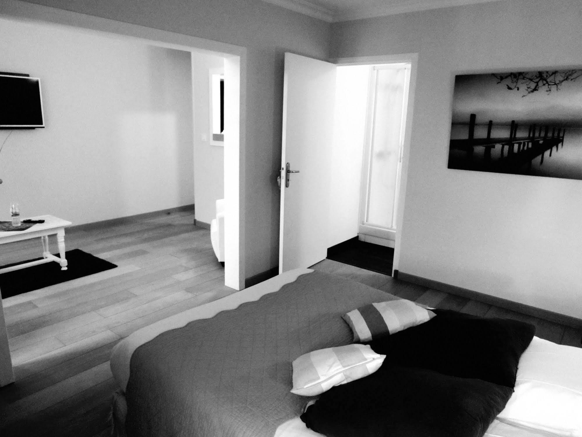 Hotel Restaurant De La Marne パンポル エクステリア 写真