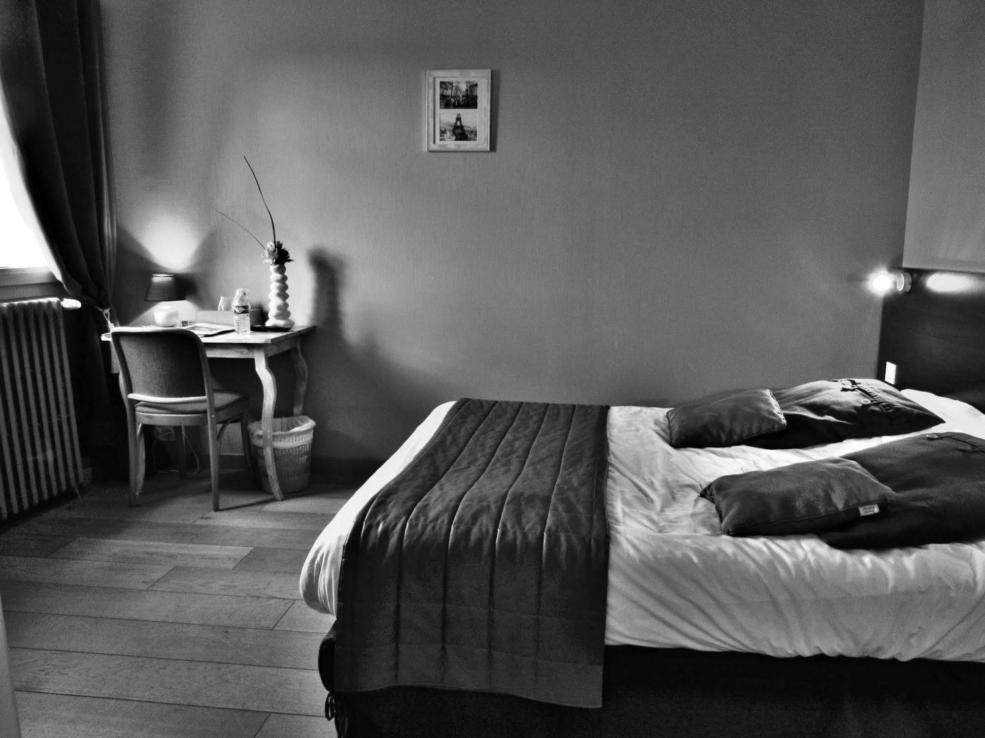 Hotel Restaurant De La Marne パンポル エクステリア 写真