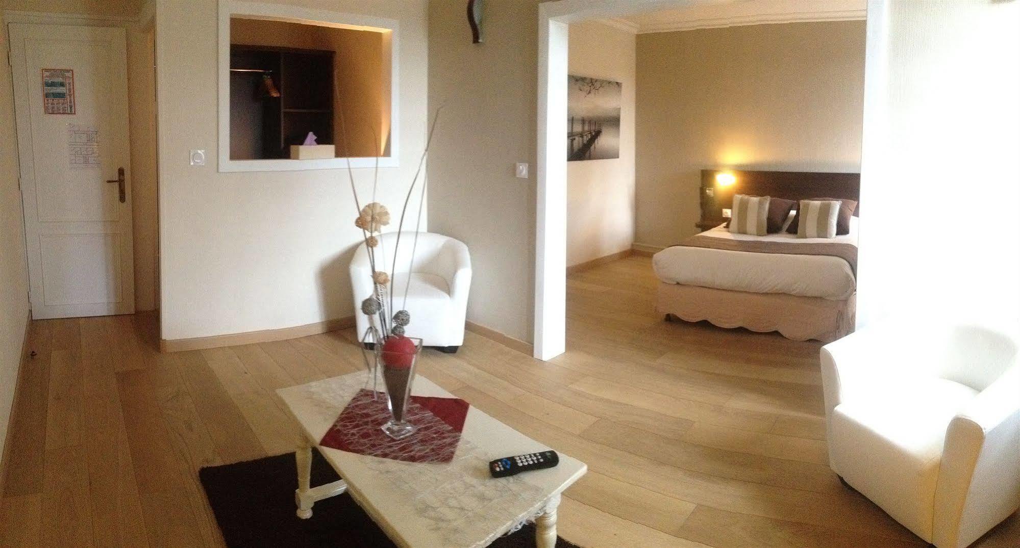 Hotel Restaurant De La Marne パンポル エクステリア 写真