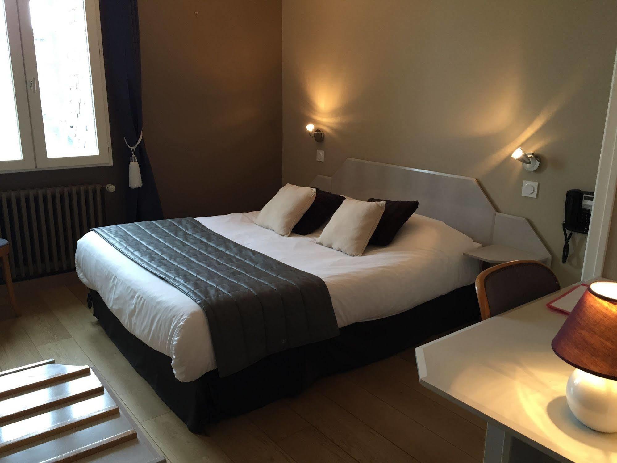 Hotel Restaurant De La Marne パンポル エクステリア 写真